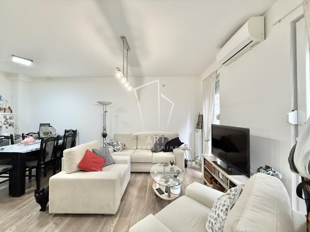 Stan na prodaju u Beogradu, Borča, trosoban, 61m2, cena 127000 evra