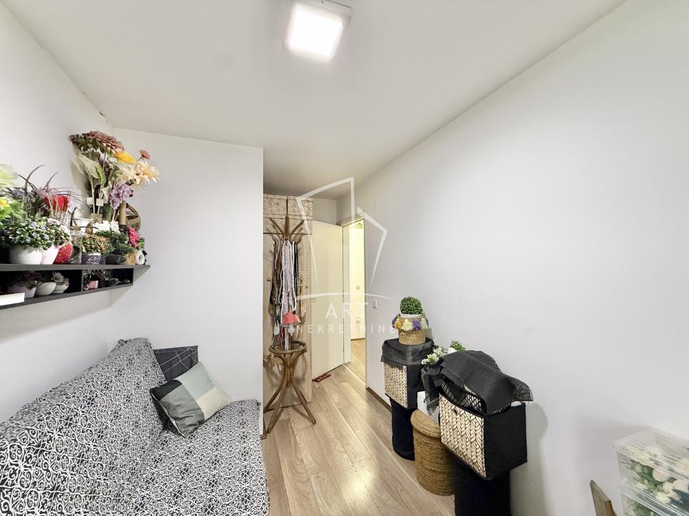 Stan na prodaju u Beogradu, Borča, trosoban, 61m2, cena 127000 evra