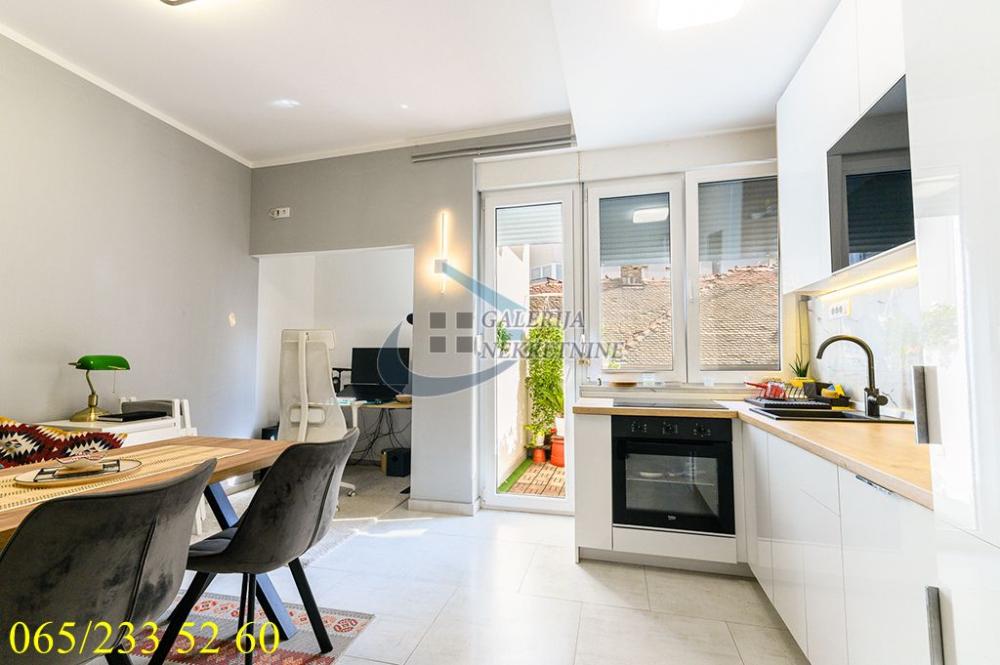 Stan na prodaju u Beogradu, Stari grad, jednoiposoban, 48m2, cena 330000 evra