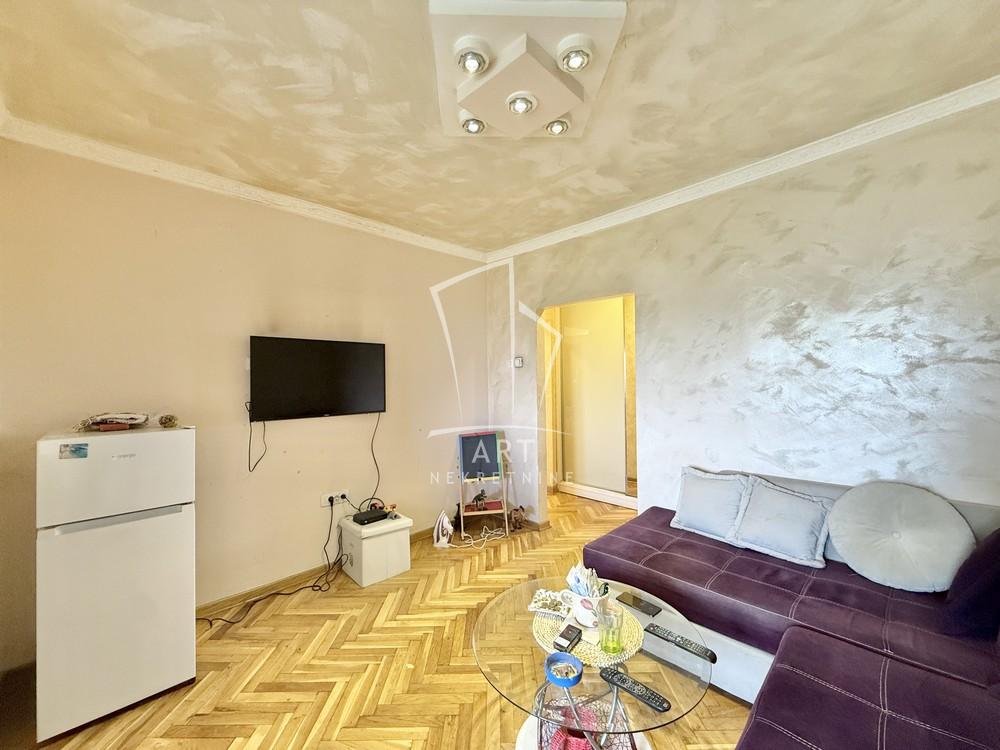 Stan na prodaju u Beogradu, Rakovica, trosoban, 54m2, cena 150000 evra