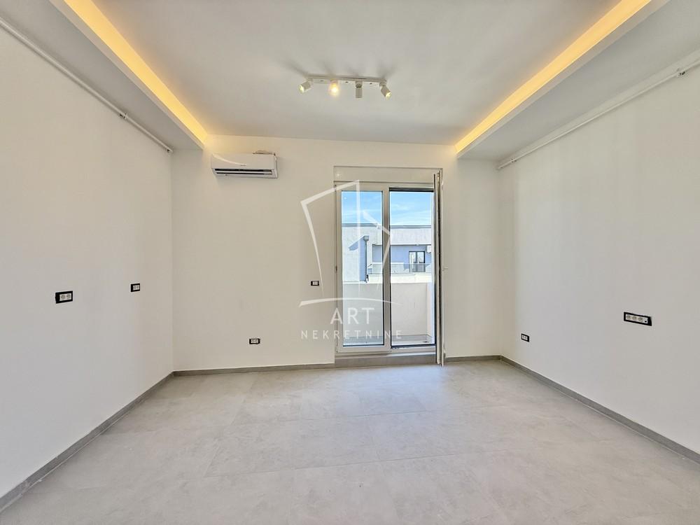 Stan na prodaju u Beogradu, Rakovica, 244m2, cena 650000 evra