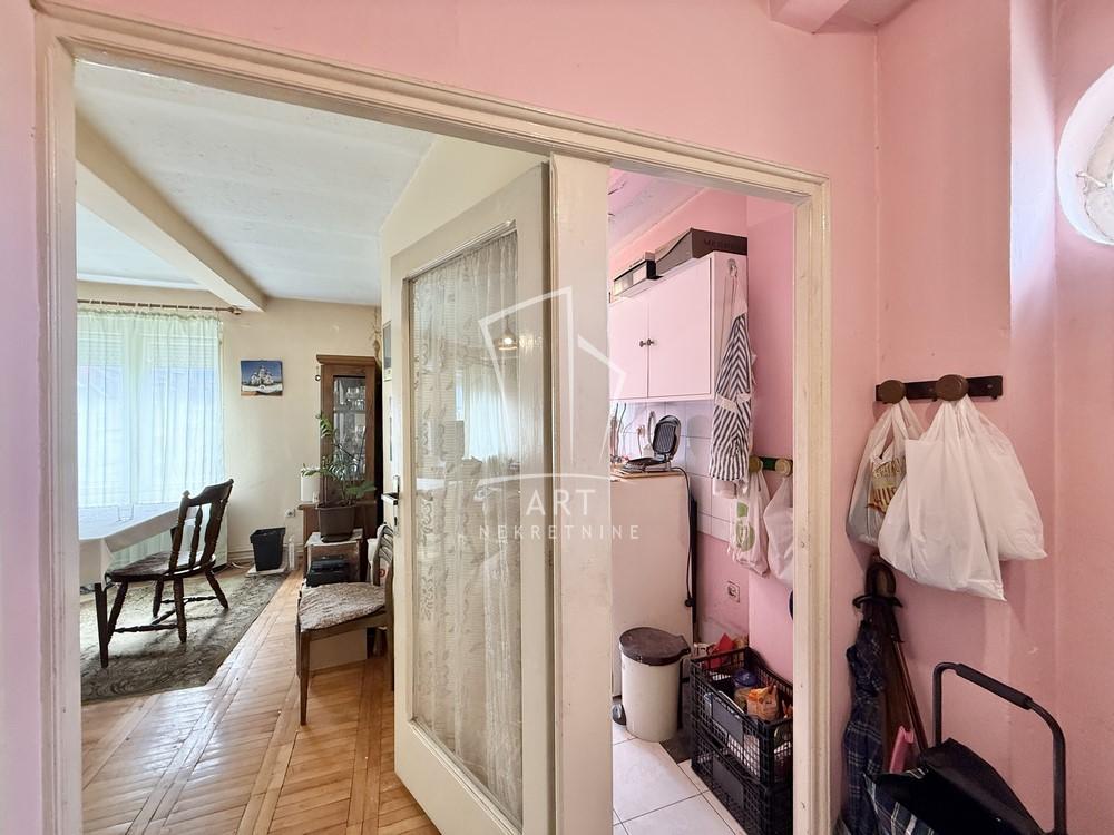 Stan na prodaju u Beogradu, Savski venac, trosoban, 62m2, cena 180000 evra