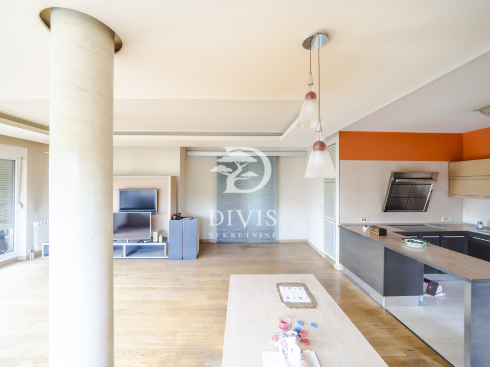 Stan na prodaju u Beogradu, Čukarica, cetvorosoban, 132m2, cena 435600 evra