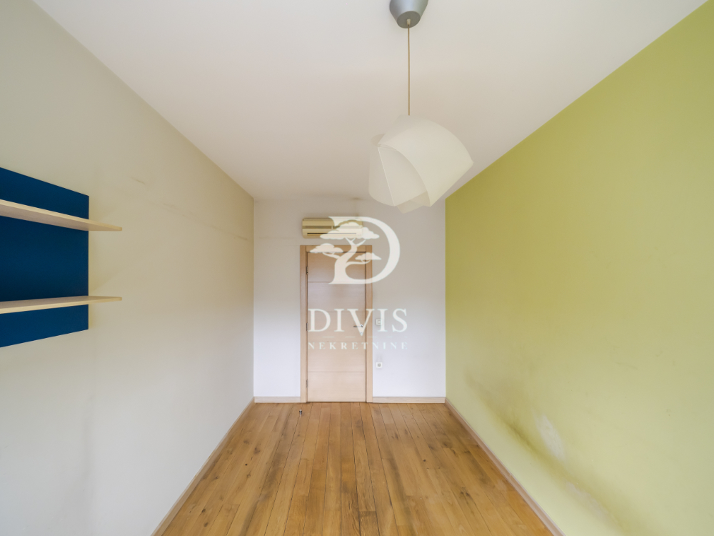 Stan na prodaju u Beogradu, Čukarica, cetvorosoban, 132m2, cena 435600 evra