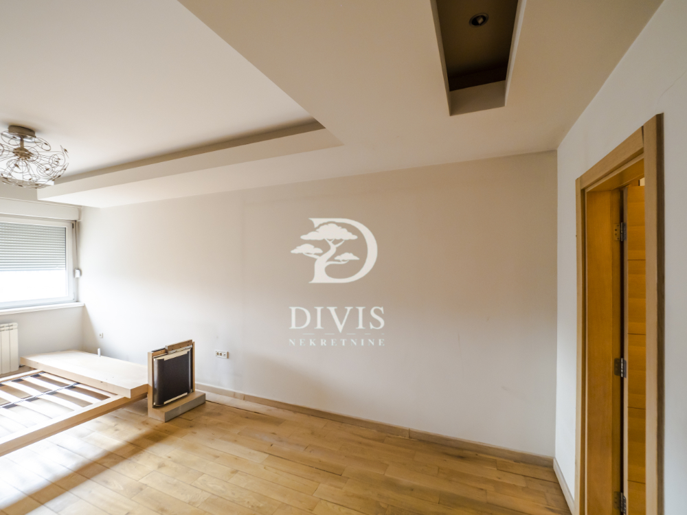 Stan na prodaju u Beogradu, Čukarica, cetvorosoban, 132m2, cena 435600 evra