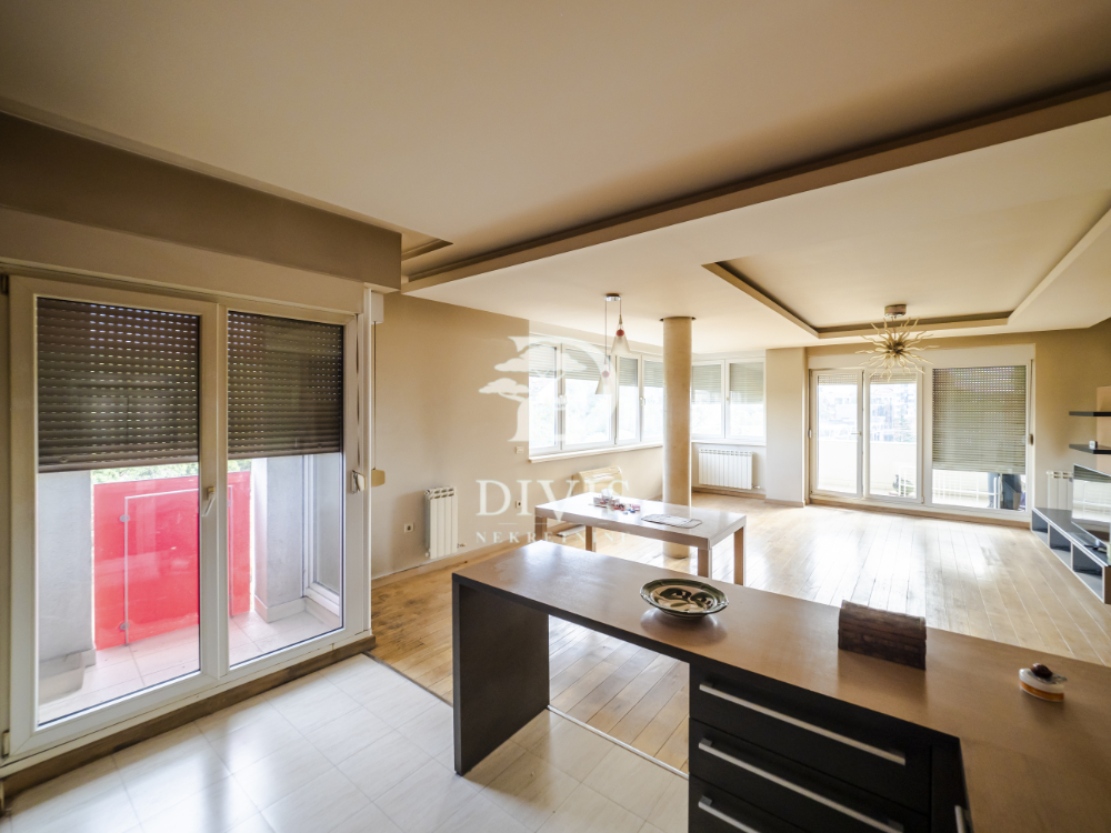 Stan na prodaju u Beogradu, Čukarica, cetvorosoban, 132m2, cena 435600 evra