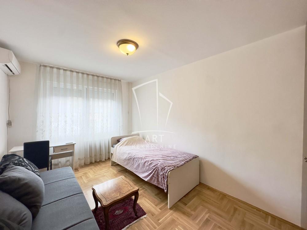 Stan na prodaju u Beogradu, Vračar (Hram), trosoban, 85m2, cena 390000 evra