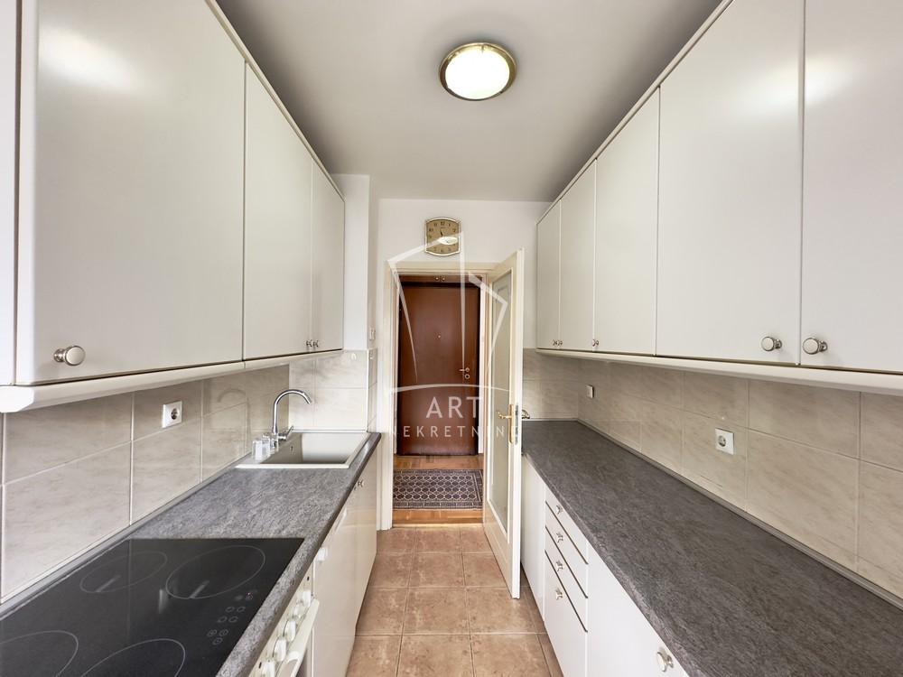 Stan na prodaju u Beogradu, Vračar (Hram), trosoban, 85m2, cena 390000 evra