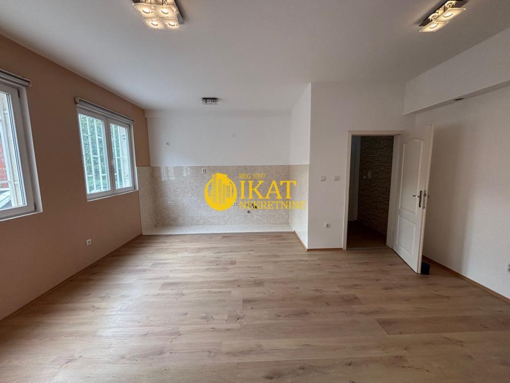 Stan na prodaju u Beogradu, Kumodraž, jednoiposoban, 45m2, cena 85000 evra