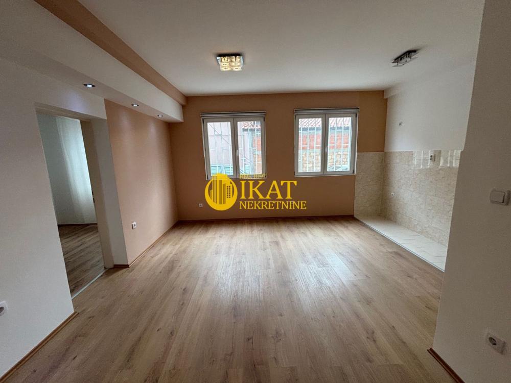 Stan na prodaju u Beogradu, Kumodraž, jednoiposoban, 45m2, cena 85000 evra