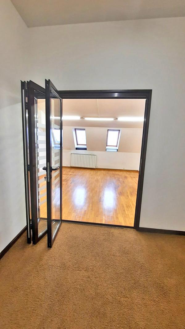 Stan na prodaju u Beogradu, Braće Jerković, trosoban, 82m2, cena 180000 evra