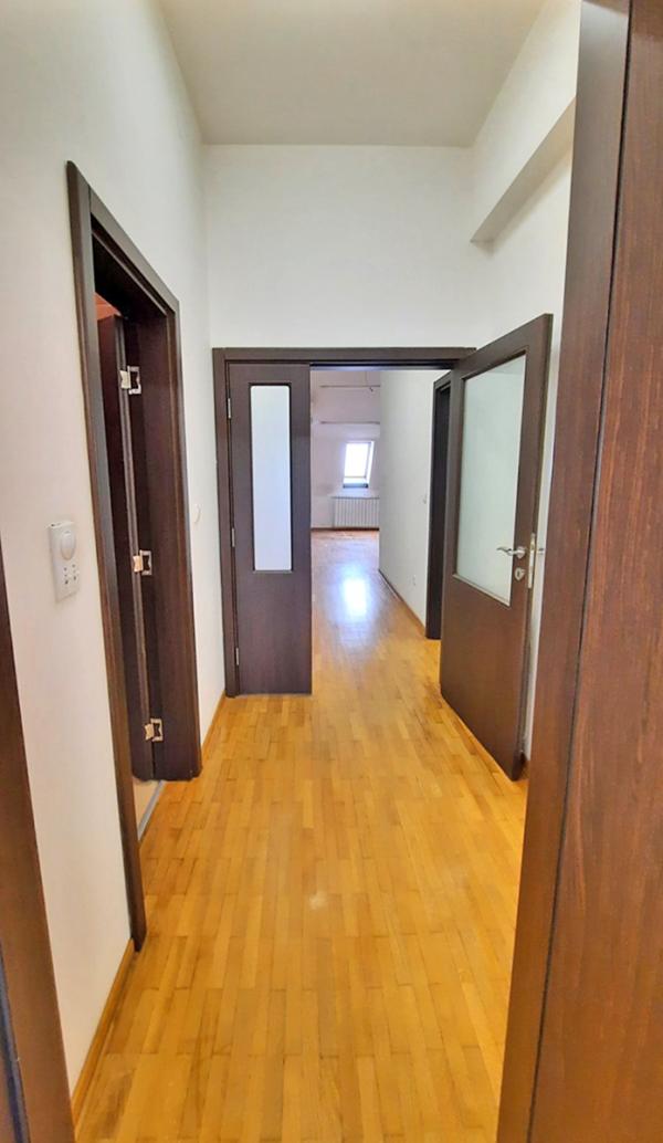 Stan na prodaju u Beogradu, Braće Jerković, trosoban, 82m2, cena 180000 evra