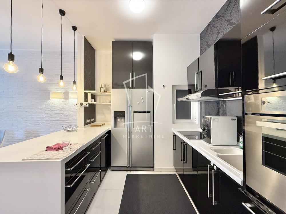 Stan na prodaju u Beogradu, Crveni Krst, trosoban, 102m2, cena 430000 evra