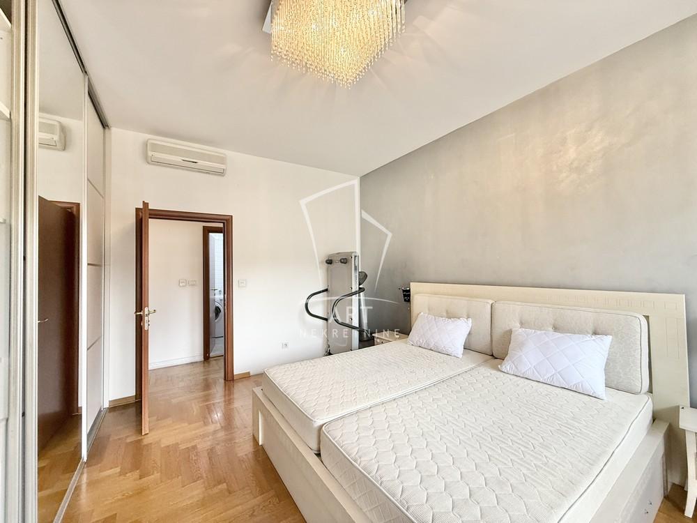 Stan na prodaju u Beogradu, Crveni Krst, trosoban, 102m2, cena 430000 evra