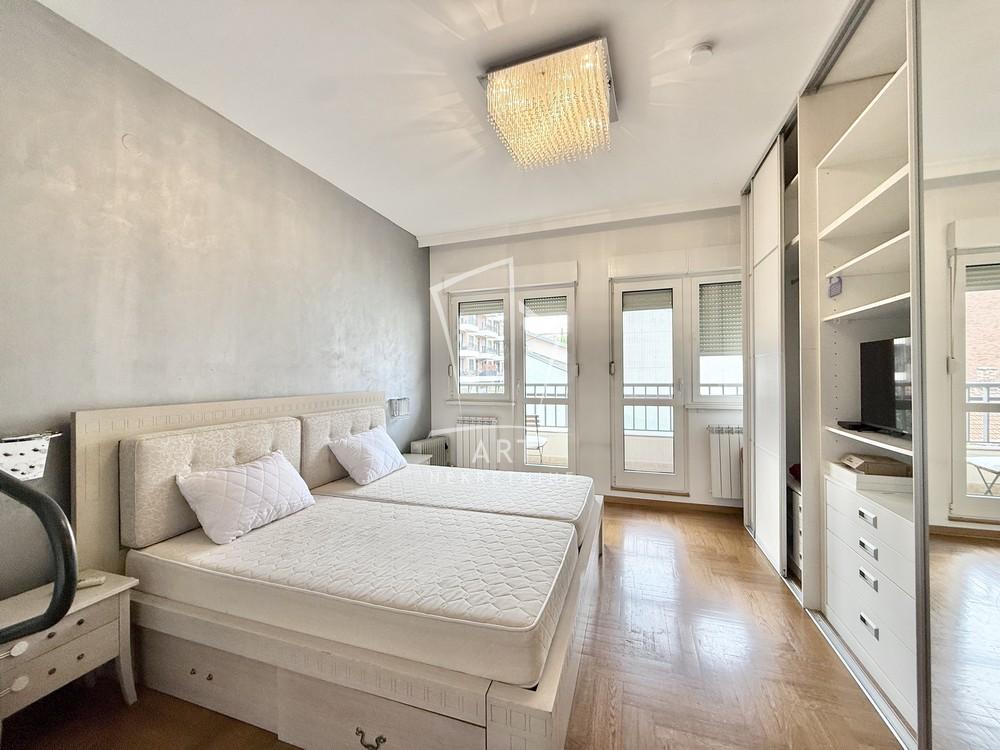 Stan na prodaju u Beogradu, Crveni Krst, trosoban, 102m2, cena 430000 evra
