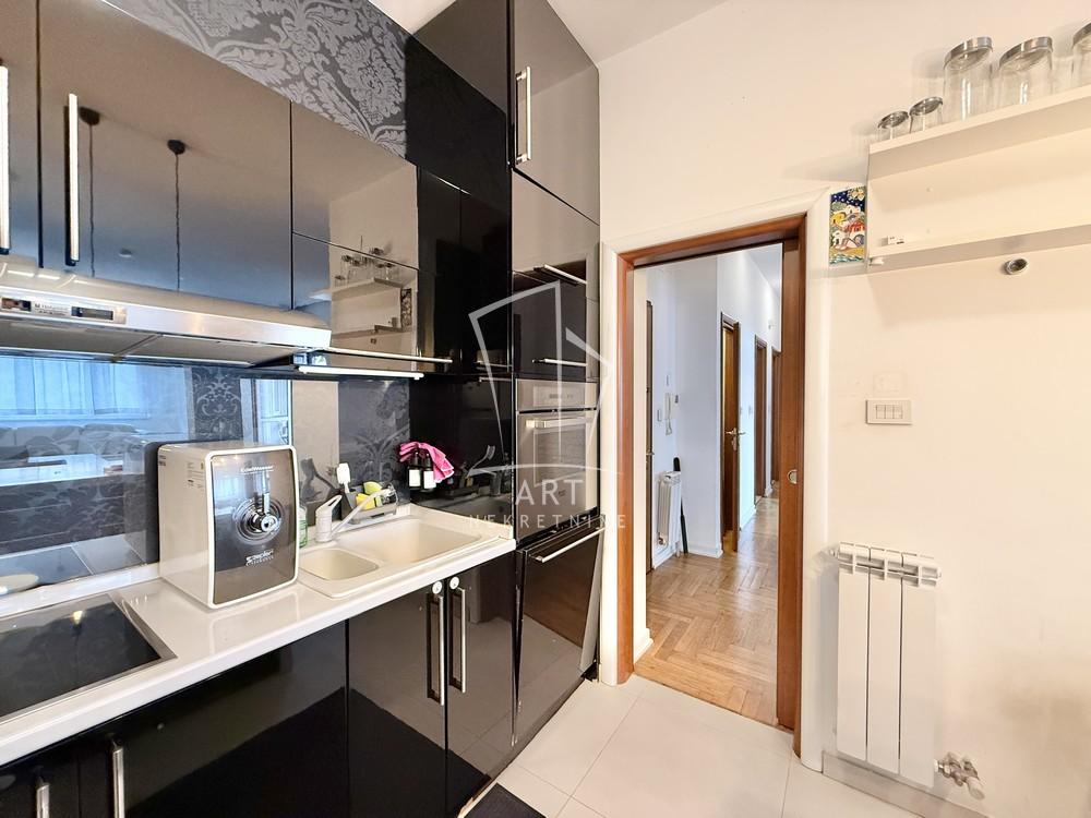 Stan na prodaju u Beogradu, Crveni Krst, trosoban, 102m2, cena 430000 evra