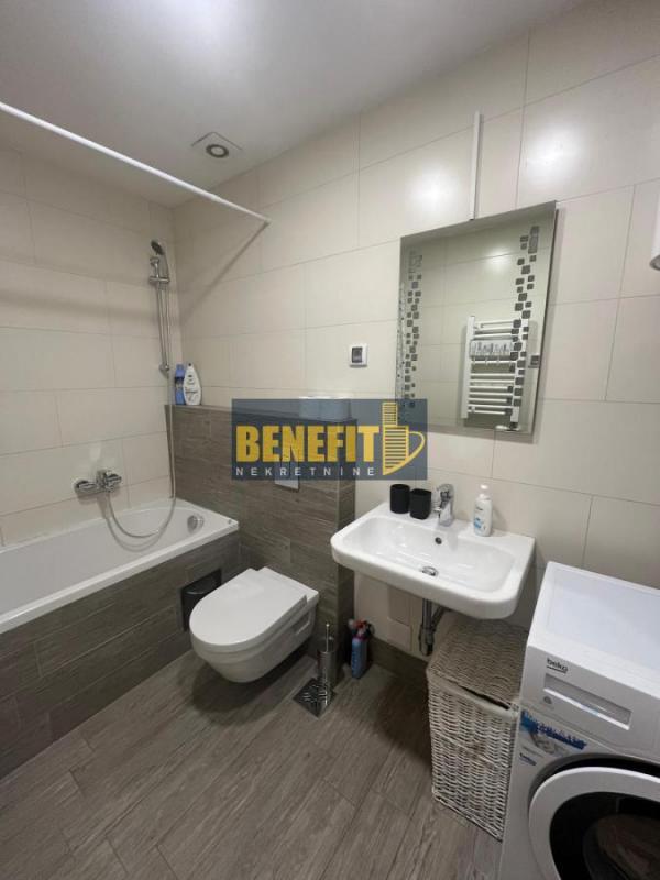 Stan na prodaju u Beogradu, Novi Beograd blok 67A (Belvile), dvosoban, 49m2, cena 240000 evra