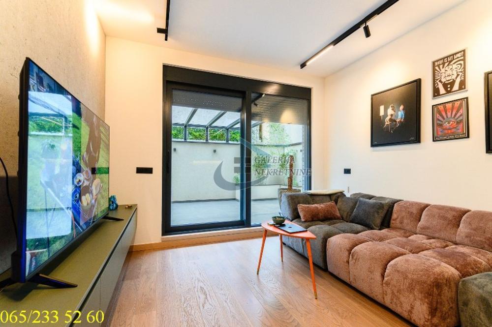 Stan na prodaju u Beogradu, Voždovac, trosoban, 54m2, cena 225000 evra