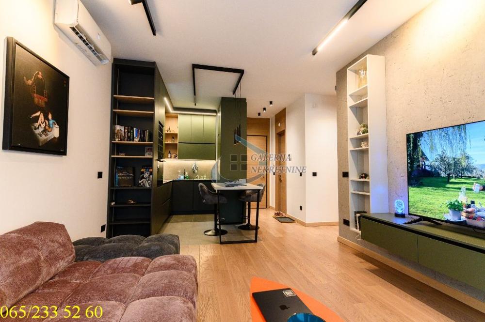 Stan na prodaju u Beogradu, Voždovac, trosoban, 54m2, cena 225000 evra