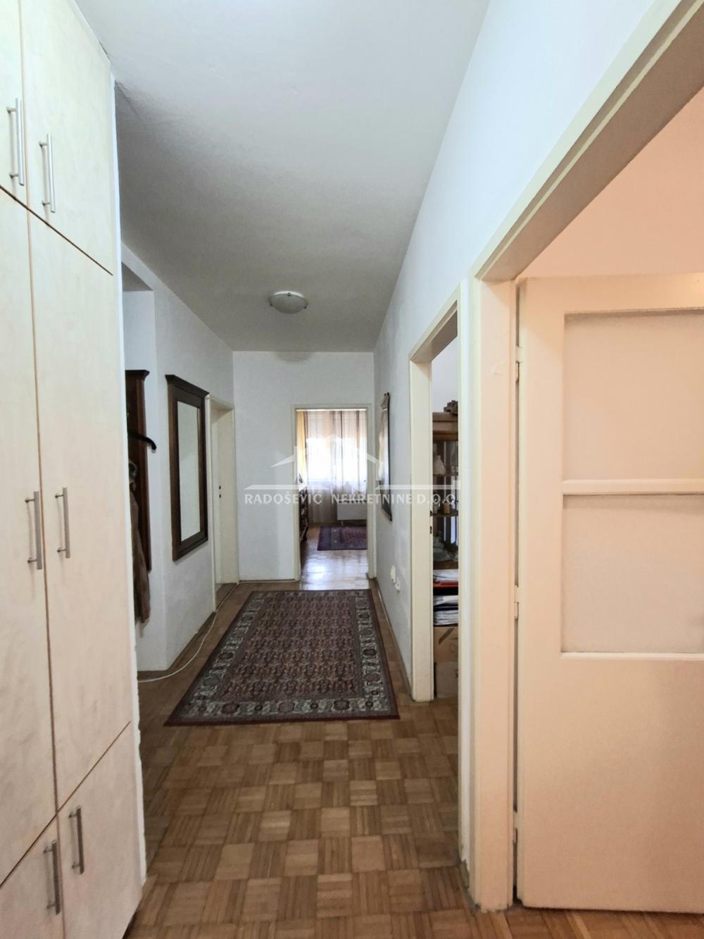 Stan na prodaju u Beogradu, Banovo brdo, dvosoban, 65m2, cena 195000 evra