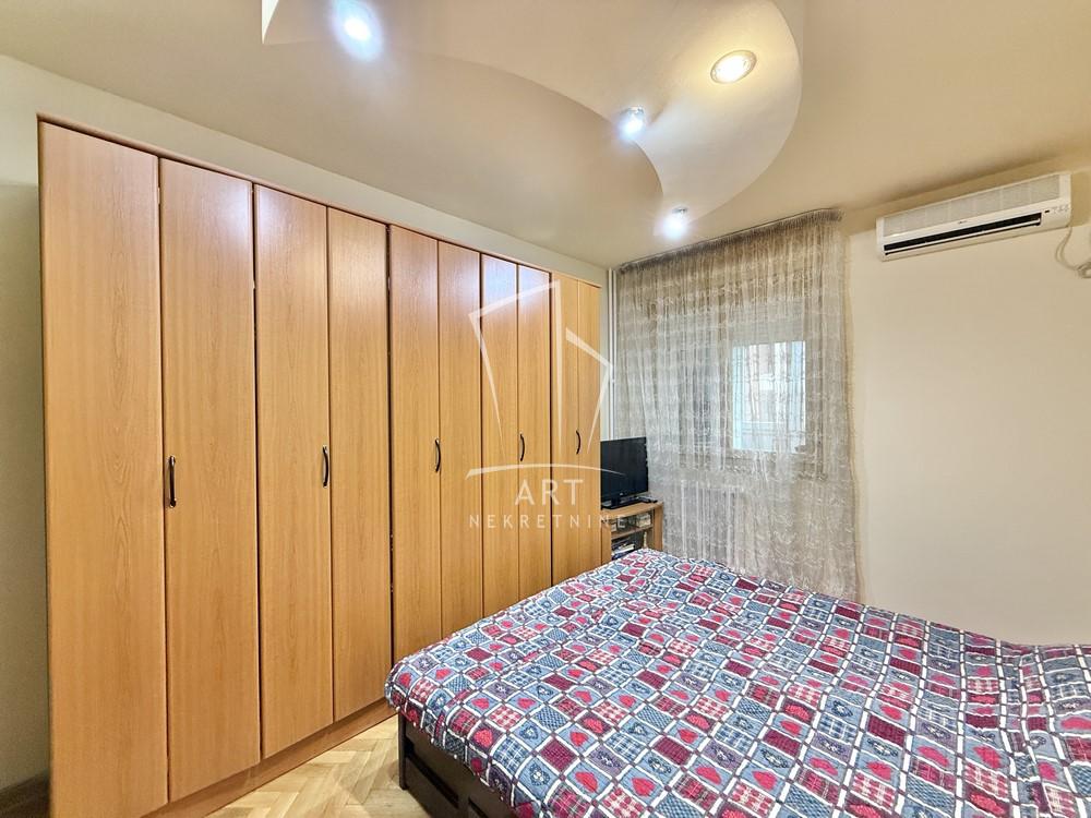 Stan na prodaju u Beogradu, Čukarica, trosoban, 84m2, cena 280000 evra