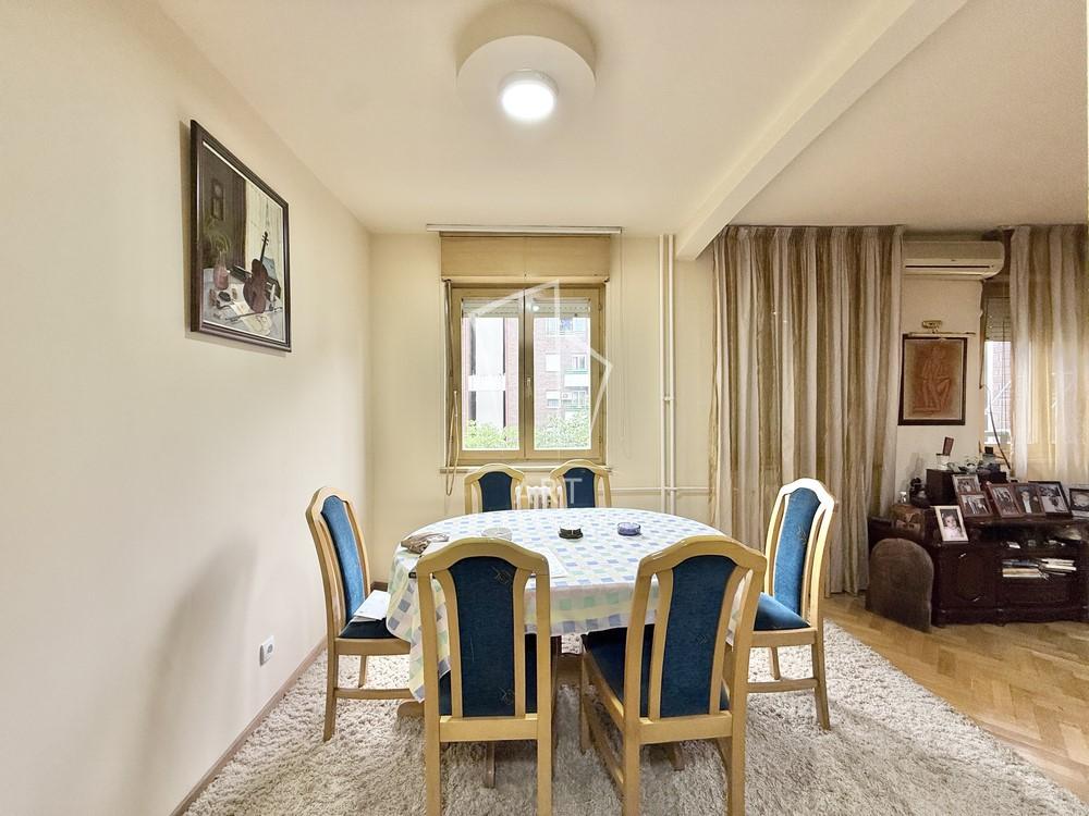 Stan na prodaju u Beogradu, Čukarica, trosoban, 84m2, cena 280000 evra