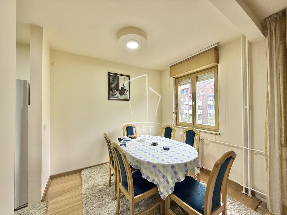 Stan na prodaju u Beogradu, Čukarica, trosoban, 84m2, cena 280000 evra