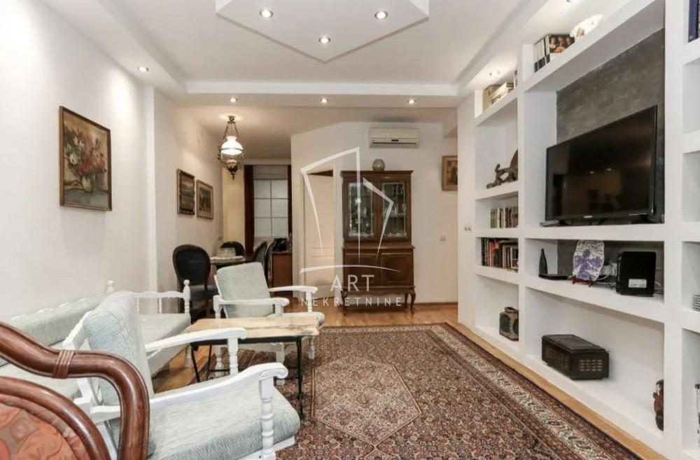 Stan na prodaju u Beogradu, Vračar (Hram), dvoiposoban, 60m2, cena 270000 evra