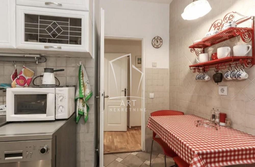 Stan na prodaju u Beogradu, Vračar (Hram), dvoiposoban, 60m2, cena 270000 evra