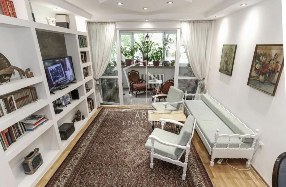 Stan na prodaju u Beogradu, Vračar (Hram), dvoiposoban, 60m2, cena 270000 evra