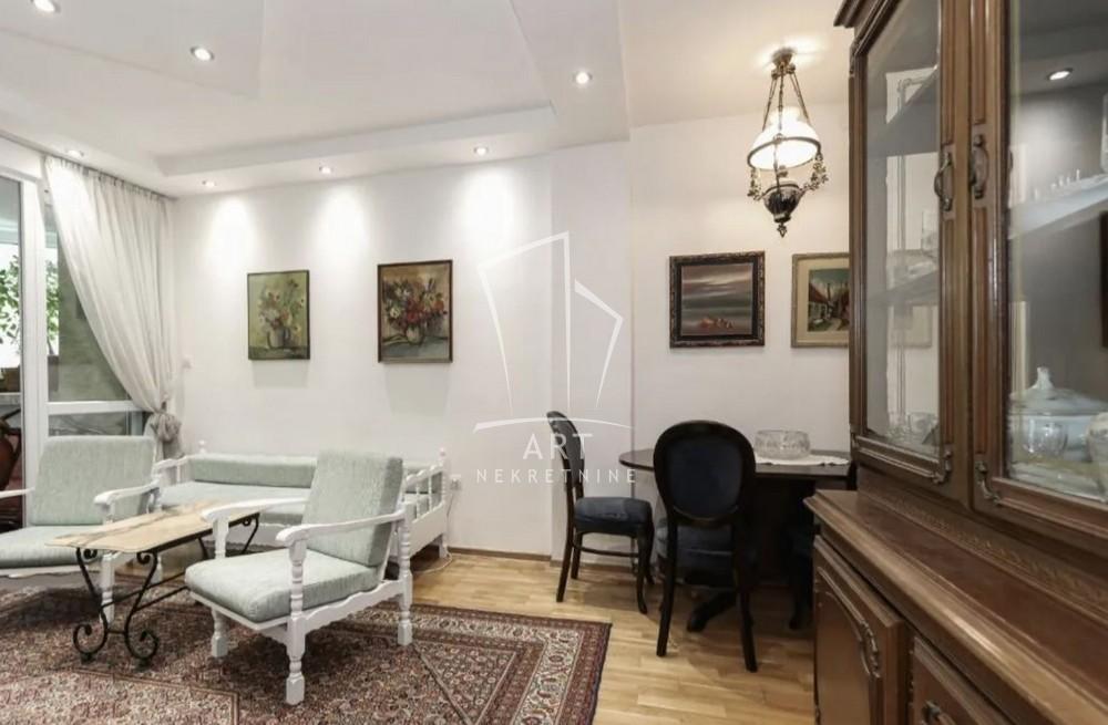 Stan na prodaju u Beogradu, Vračar (Hram), dvoiposoban, 60m2, cena 270000 evra
