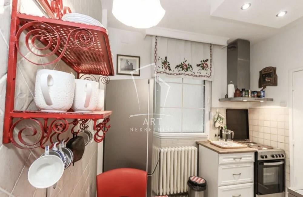 Stan na prodaju u Beogradu, Vračar (Hram), dvoiposoban, 60m2, cena 270000 evra
