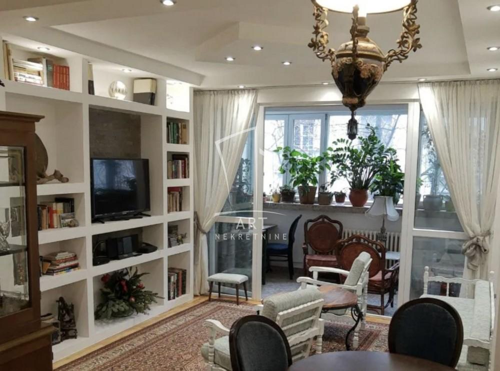 Stan na prodaju u Beogradu, Vračar (Hram), dvoiposoban, 60m2, cena 270000 evra