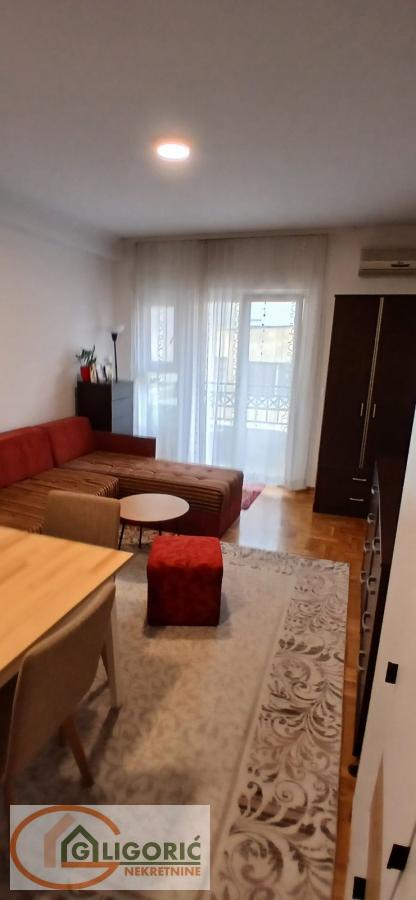 Stan na prodaju u Beogradu, Cvetkova pijaca, jednosoban, 33m2, cena 155000 evra