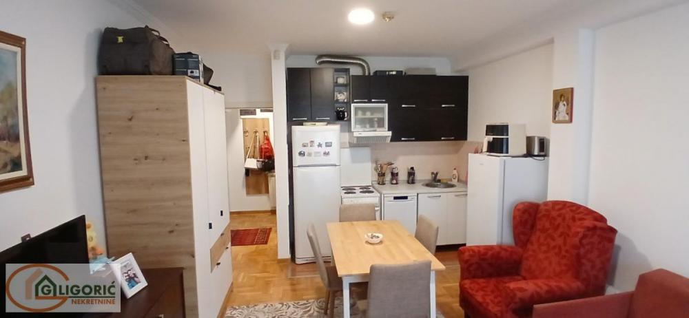 Stan na prodaju u Beogradu, Cvetkova pijaca, jednosoban, 33m2, cena 155000 evra