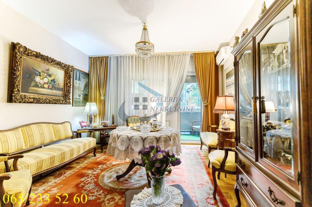 Stan na prodaju u Beogradu, Vračar, dvoiposoban, 61m2, cena 240000 evra