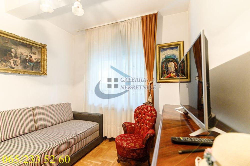 Stan na prodaju u Beogradu, Vračar, dvoiposoban, 61m2, cena 240000 evra