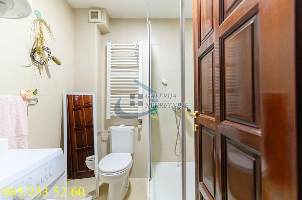Stan na prodaju u Beogradu, Vračar, dvoiposoban, 61m2, cena 240000 evra