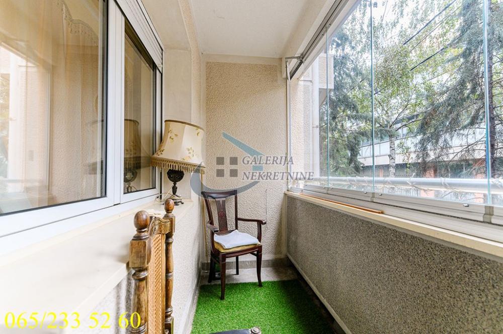 Stan na prodaju u Beogradu, Vračar, dvoiposoban, 61m2, cena 240000 evra