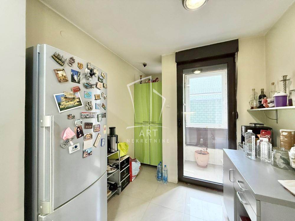 Stan na prodaju u Beogradu, Čukarica, cetvorosoban, 101m2, cena 310000 evra