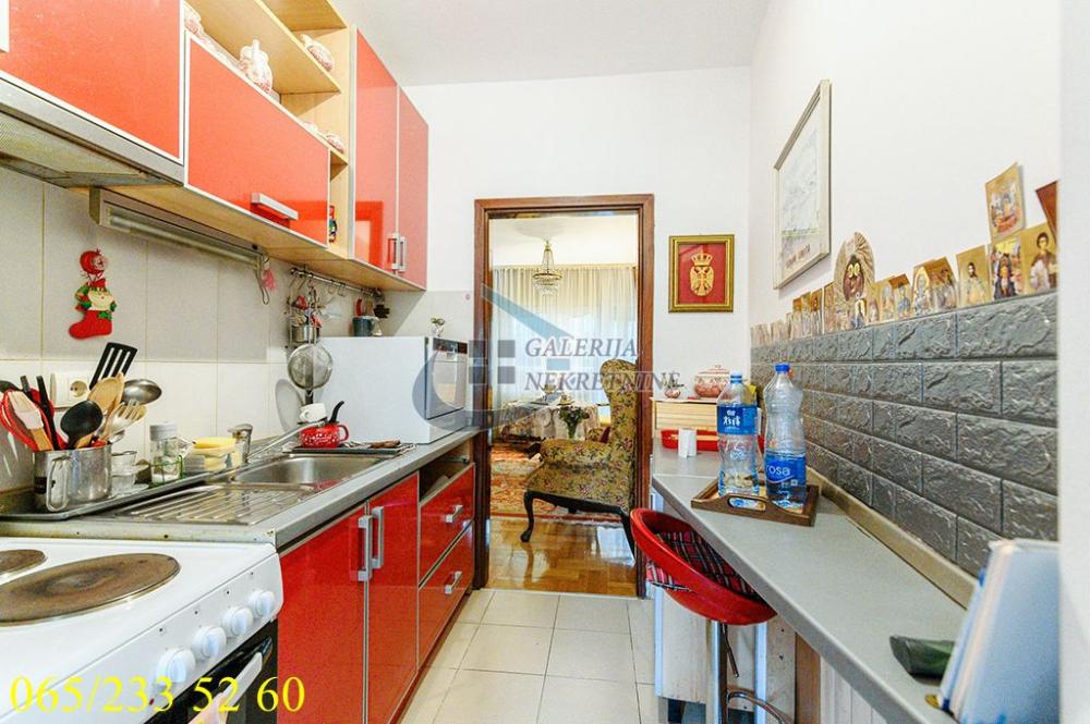Stan na prodaju u Beogradu, Vračar, dvoiposoban, 61m2, cena 240000 evra