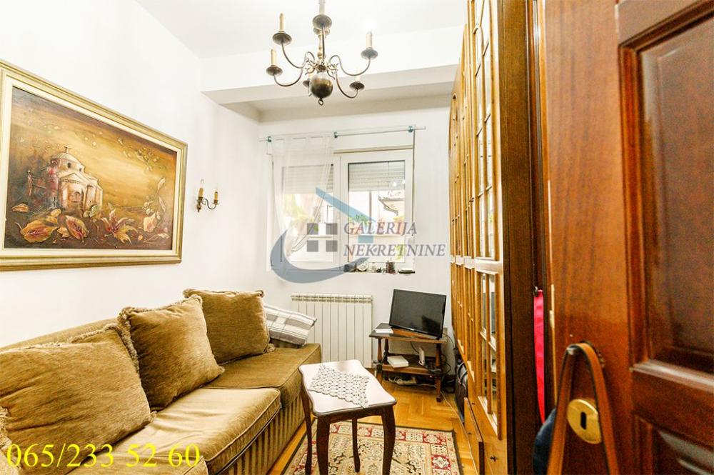 Stan na prodaju u Beogradu, Vračar, dvoiposoban, 61m2, cena 240000 evra