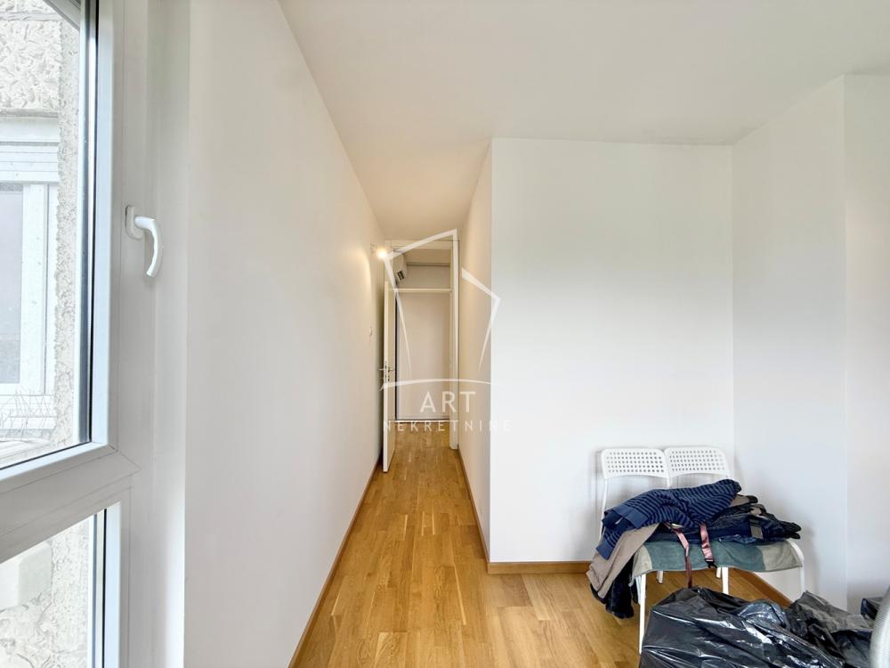 Stan na prodaju u Beogradu, Novi Beograd blok 28 (Potkovica), troiposoban, 72m2, cena 298500 evra