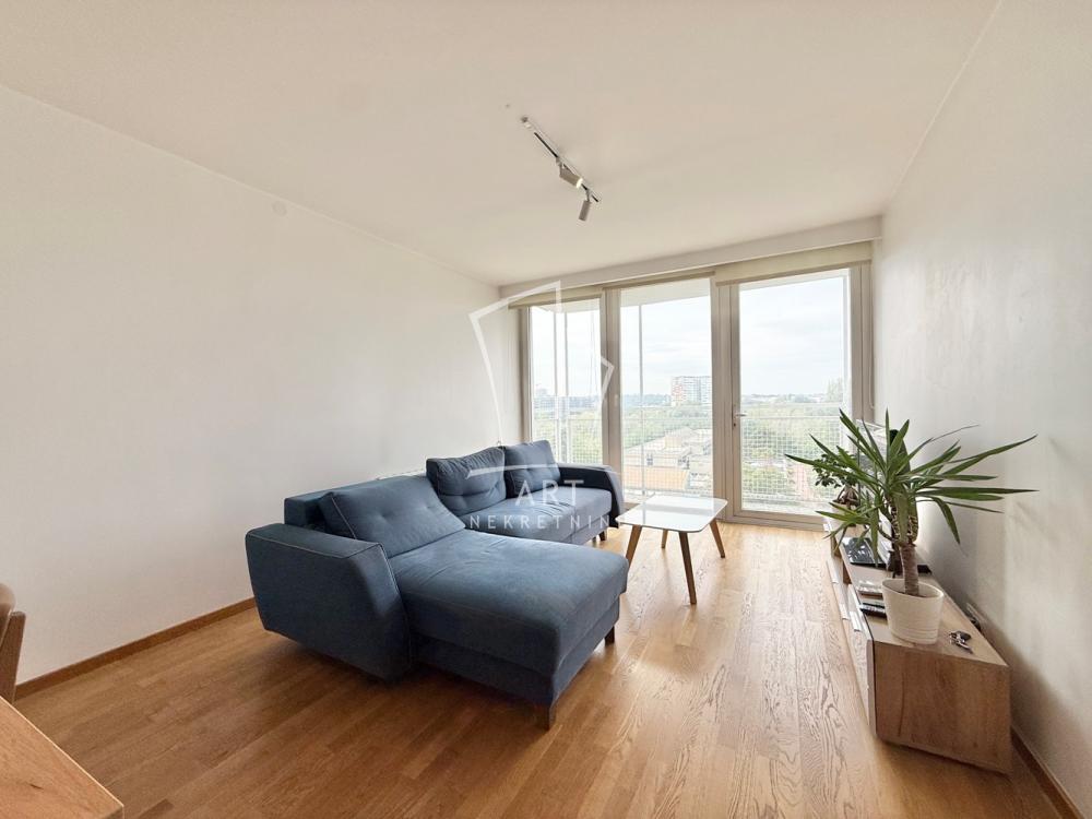 Stan na prodaju u Beogradu, Novi Beograd blok 28 (Potkovica), troiposoban, 72m2, cena 298500 evra