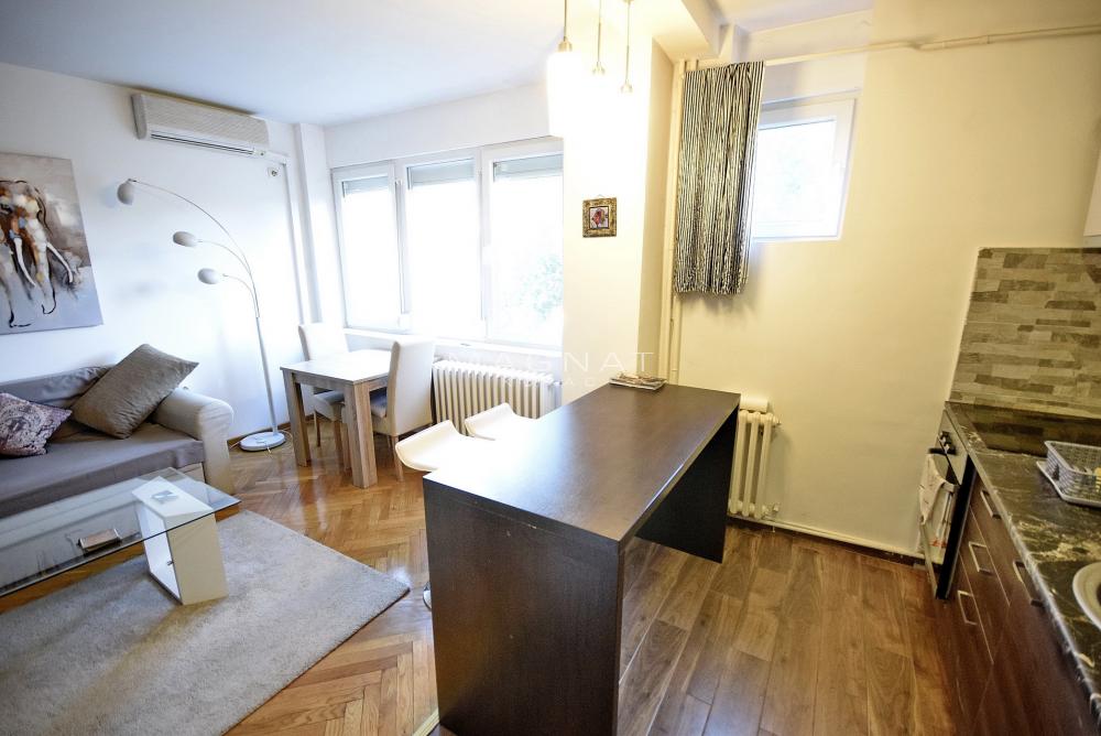 Stan na prodaju u Beogradu, Vračar, dvosoban, 54m2, cena 187900 evra