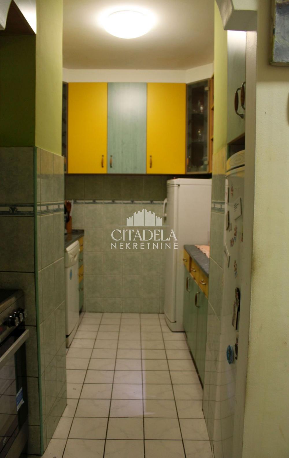 Stan na prodaju u Beogradu, Crveni Krst, dvoiposoban, 66m2, cena 292600 evra