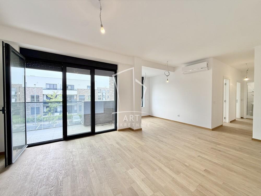 Stan na prodaju u Beogradu, Novi Beograd, cetvorosoban, 95m2, cena 340000 evra