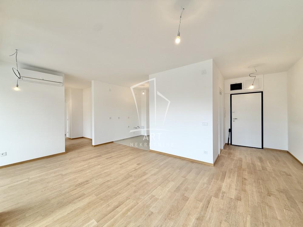 Stan na prodaju u Beogradu, Novi Beograd, cetvorosoban, 95m2, cena 340000 evra