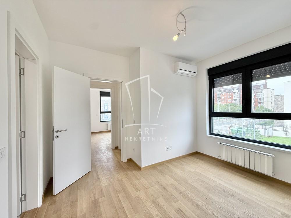 Stan na prodaju u Beogradu, Novi Beograd, cetvorosoban, 95m2, cena 340000 evra