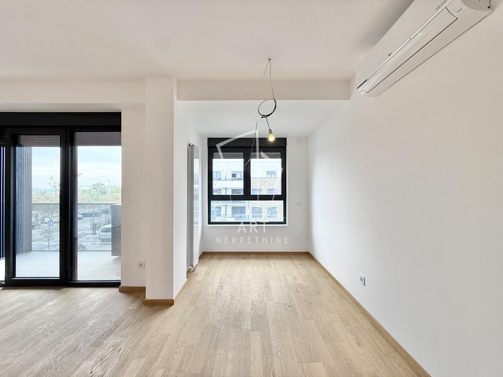 Stan na prodaju u Beogradu, Novi Beograd, cetvorosoban, 95m2, cena 340000 evra